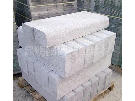 路沿石施工中如何保證平整度？昆明陽博水泥分享